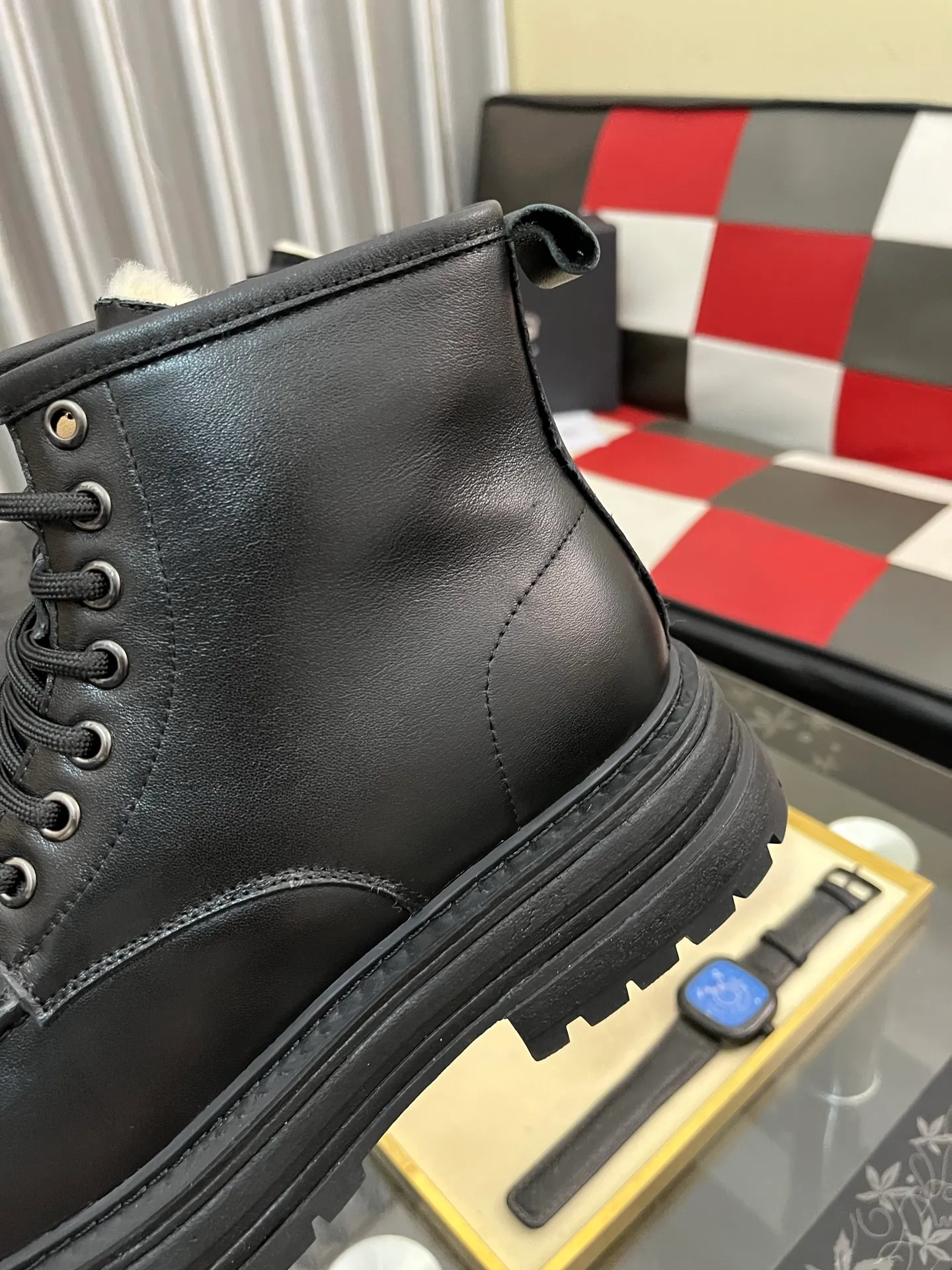 Men's Men's Shoes 💰660⌚️⌚️New UGG fur-integrated men's simple and fashionable snow shoes. The most worth buying at the end of this year are warm casual shoes. Whether you are out and about at home, their comfortable and warm performance will be your most suitable fashion companion! The material is cowhide upper and imported wool is used inside. Two layers of cowhide for warmth and comfort! The eva+ rubber patch outsole is cushioned, wear-resistant, and has good elasticity. It is light and wear-resistant, comfortable and soft, and the new simple cut is more fashionable. It has both practicality and fashion sense, so you no longer have to worry about how to match it in winter, while still maintaining fashionable taste. High-quality genuine wool produced in Dongguan. The material depends on the details! Size: 38-39-40-41-42-43-44-45